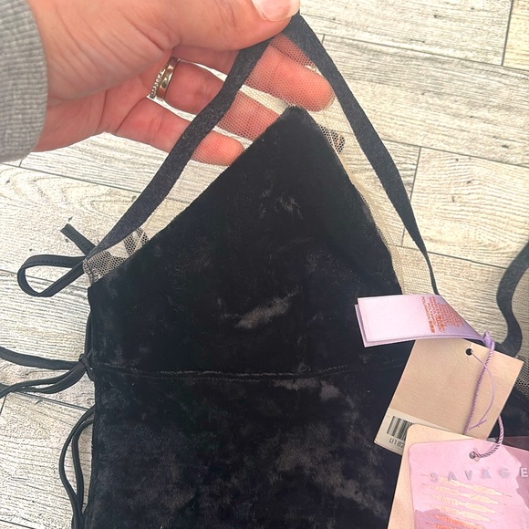 Black velvet lingerie - Picture 3 of 4